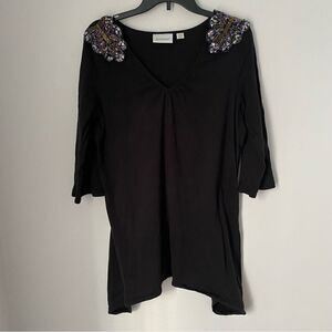 Avenue Women’s V Neck 3/4 Sleeve Asymmetric Hemline Top